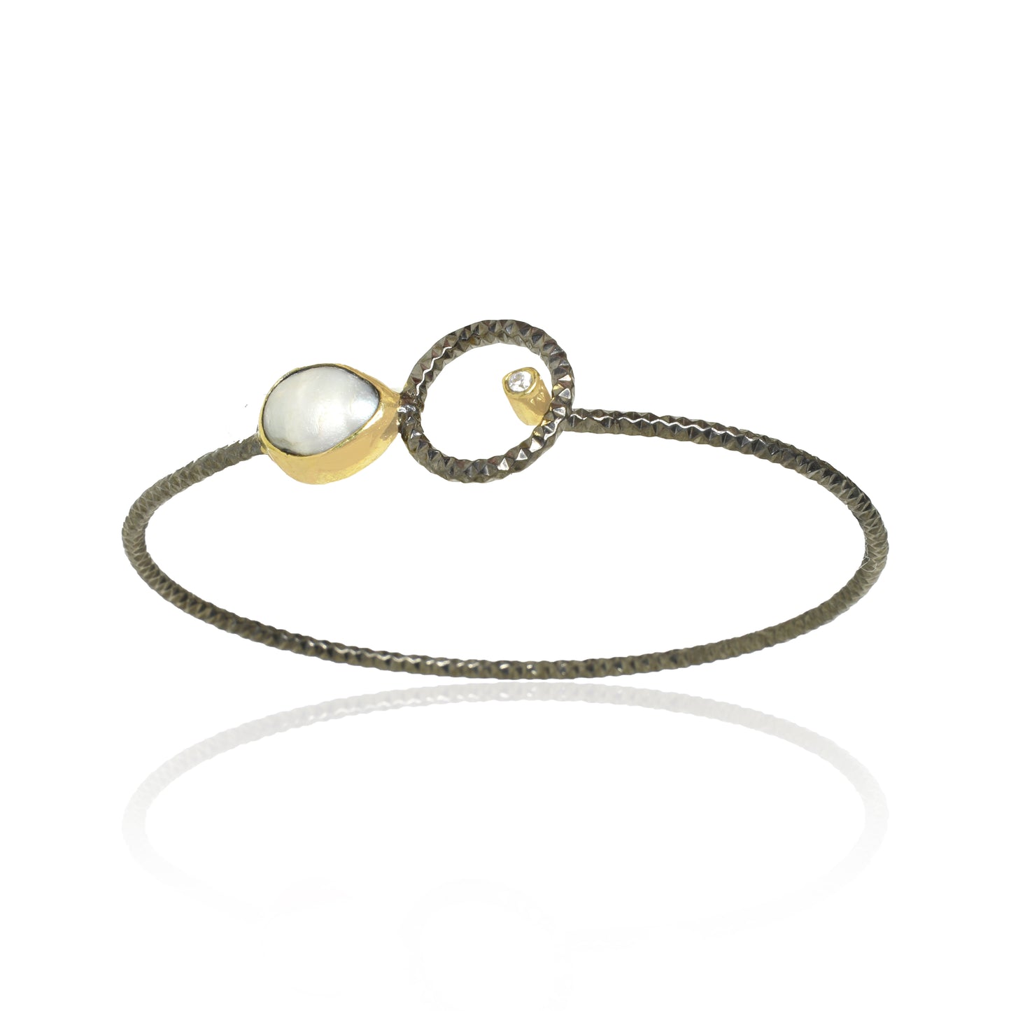 Byzantine Round Locked Bangle